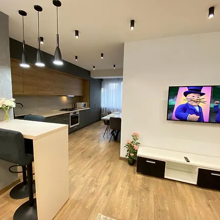 Apartment Rentnow White And Cozy In Center, Parking Chisinau