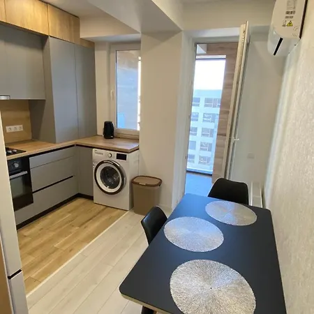 Rentnow White And Cozy In Center, Parking Apartment *